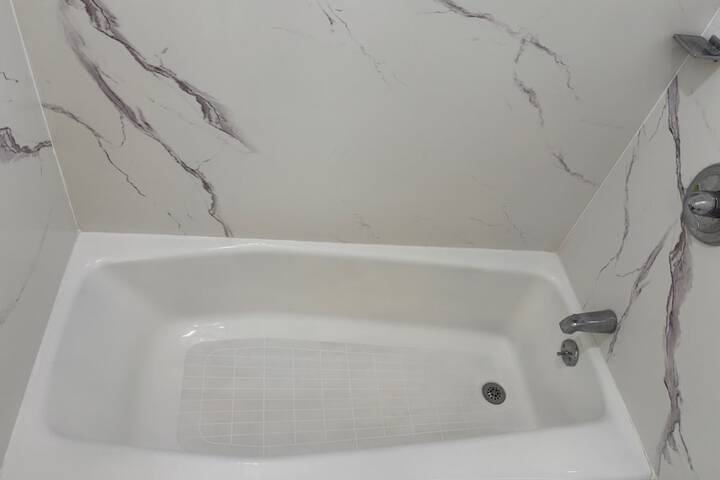 Standard Single Queen Bed (6 of 7)