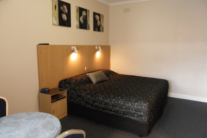Room 2 of 7