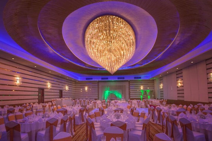 Ballroom/Hall 32 of 43