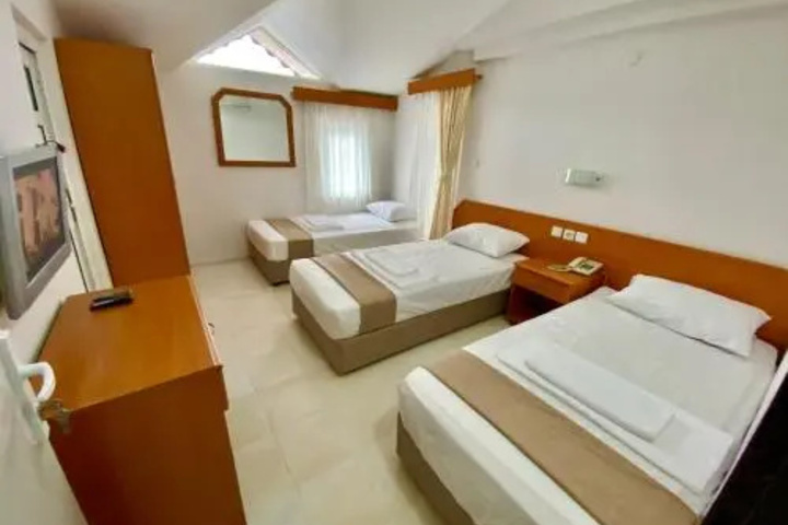 Room 6 of 13