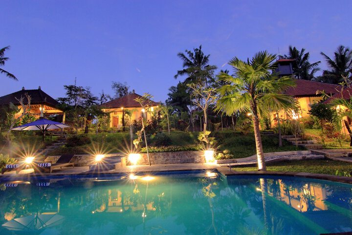 Hotel with Pool