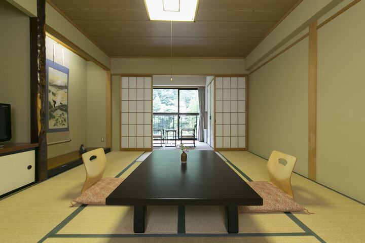 Room 4 of 35