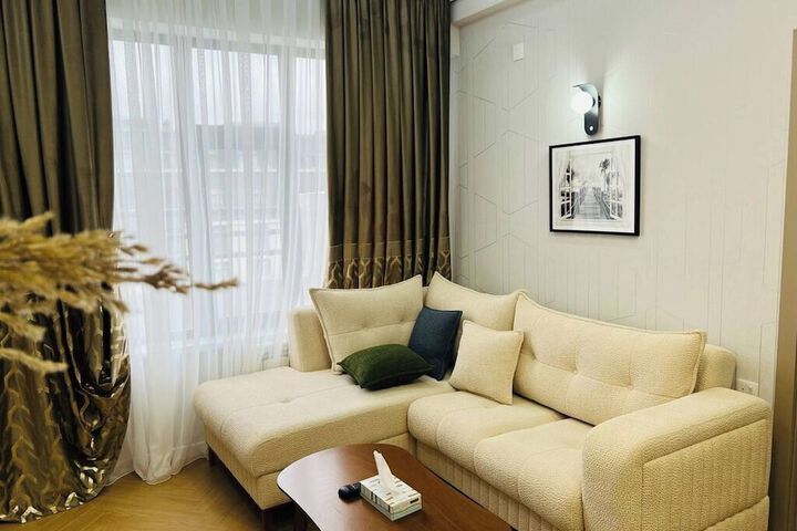 Room 4 of 6