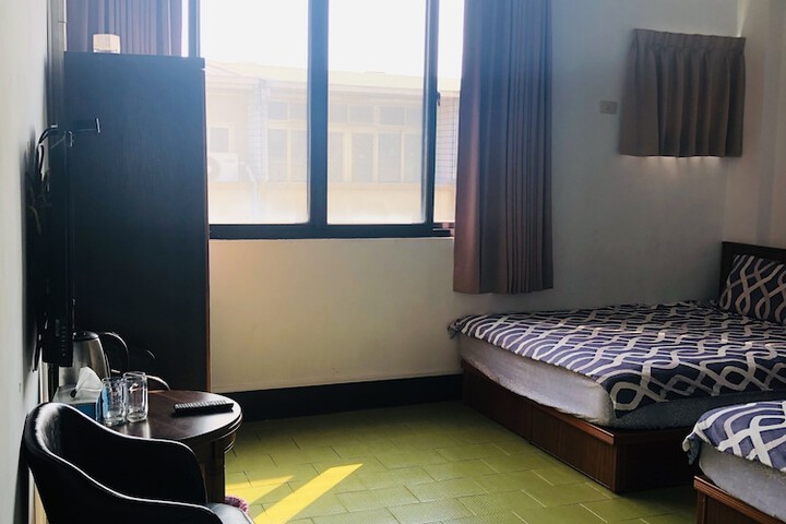 Room 10 of 15