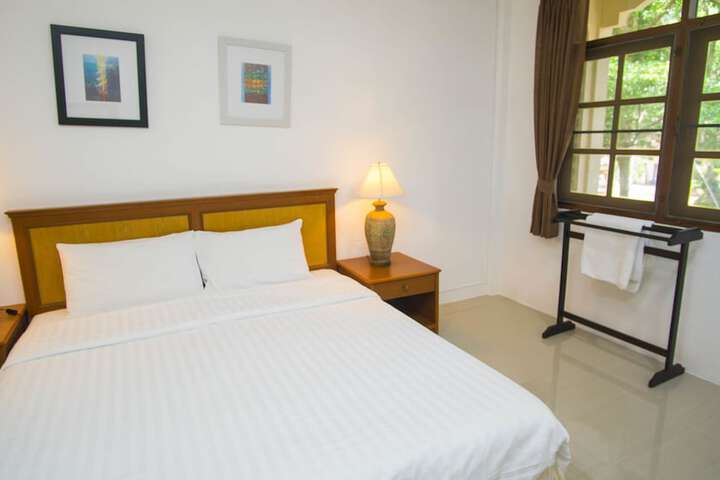 Room 5 of 103