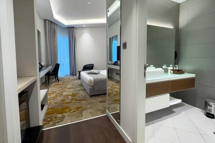 Room 9 of 36
