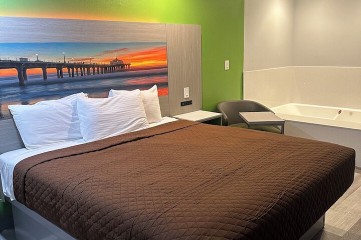 Standard | King Bed (10 of 26)
