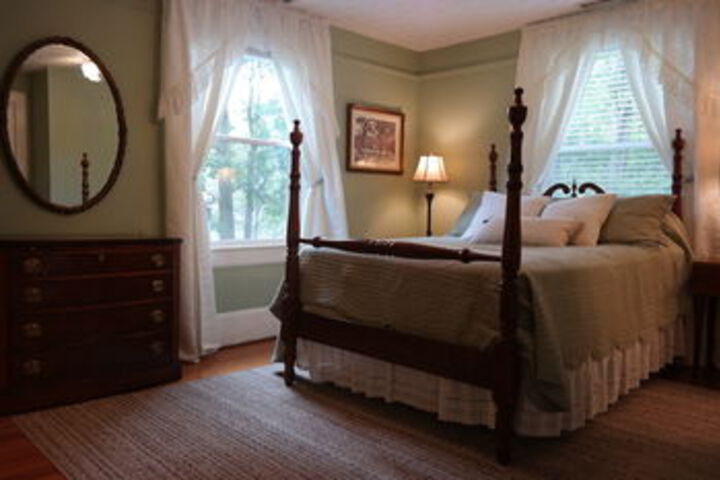 Room 22 of 38