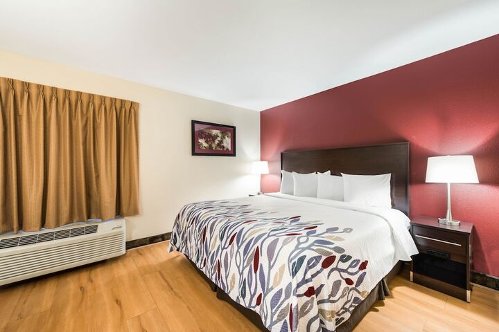 1 King Bed (22 of 23)