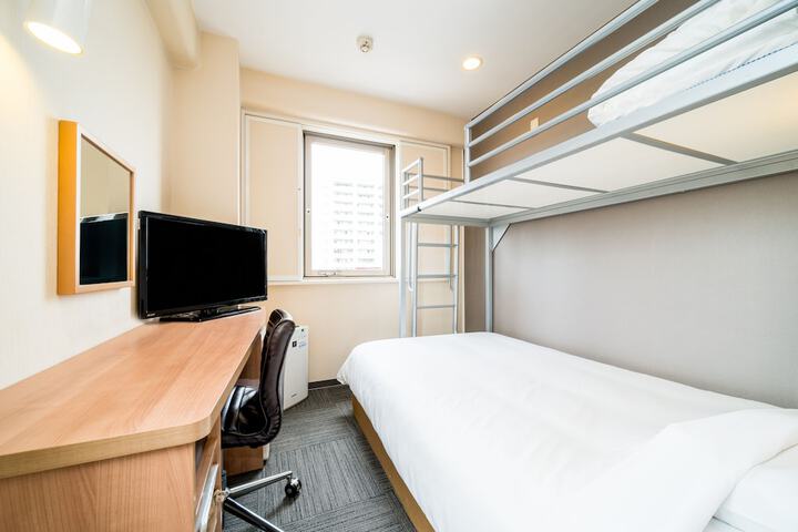 Room 10 of 27