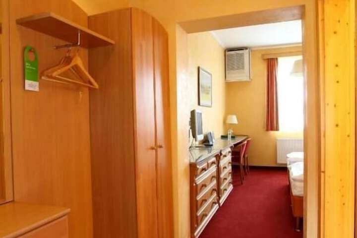 Room 2 of 13