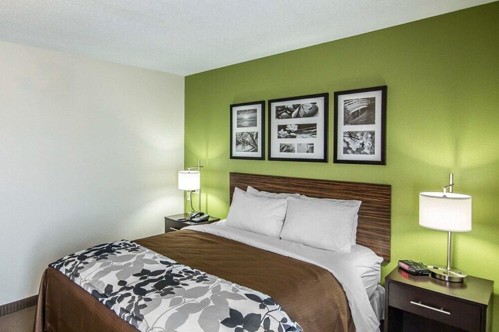 Room 16 of 33