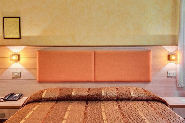Room 17 of 39