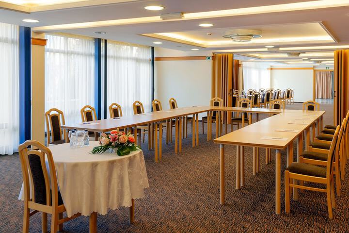 Business Center 98 of 102