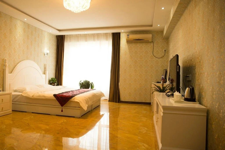 Room 3 of 9