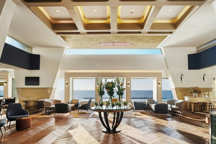Entrance & Lobby
