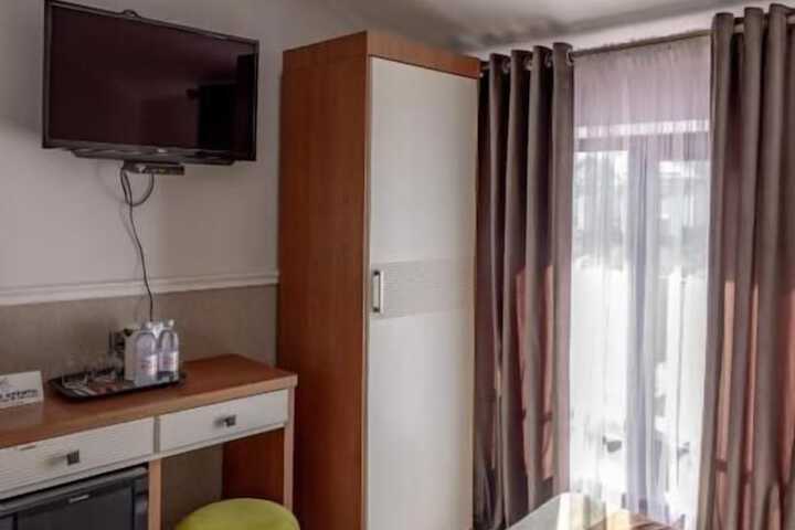 Room 6 of 26