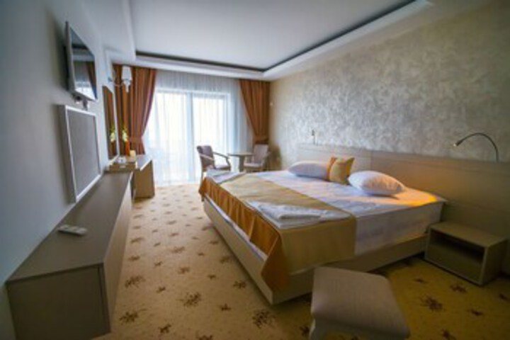 Room 6 of 15