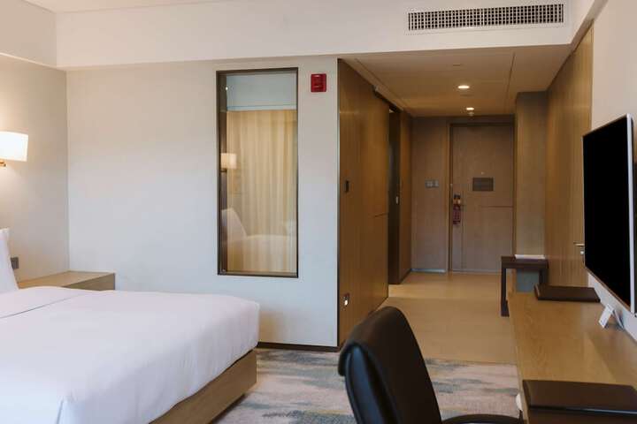 Room 5 of 131