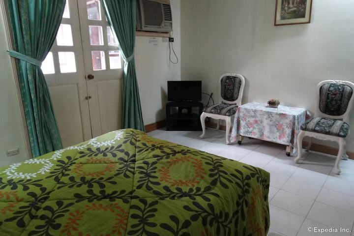 Room 11 of 28