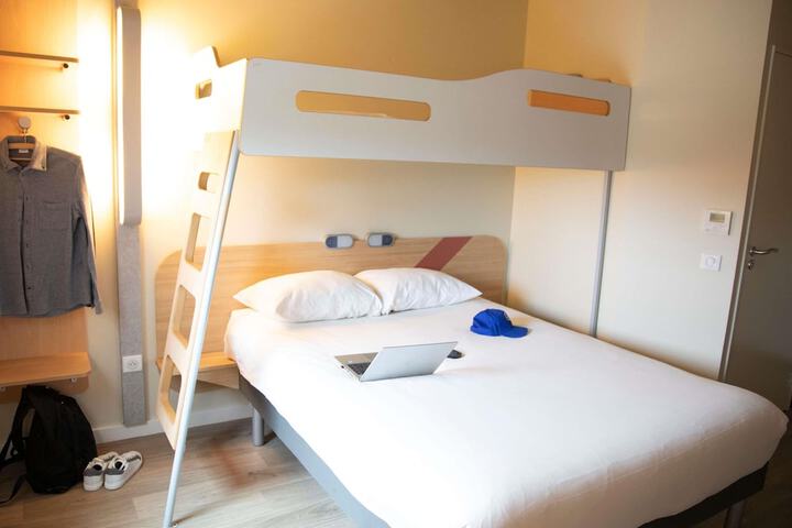 Room 6 of 31