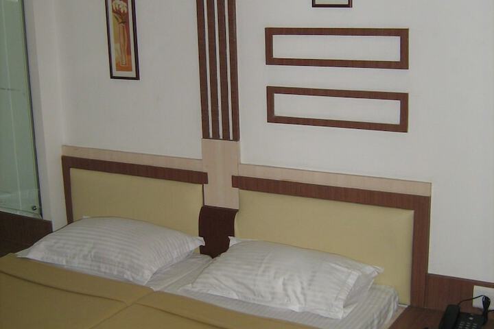 Room 16 of 42