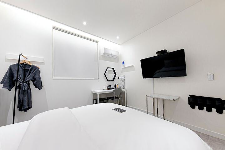 Room 6 of 52