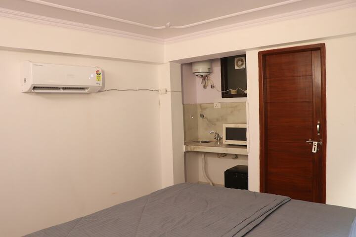 Room 2 of 18