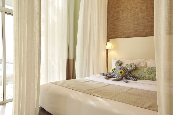 Room 12 of 180
