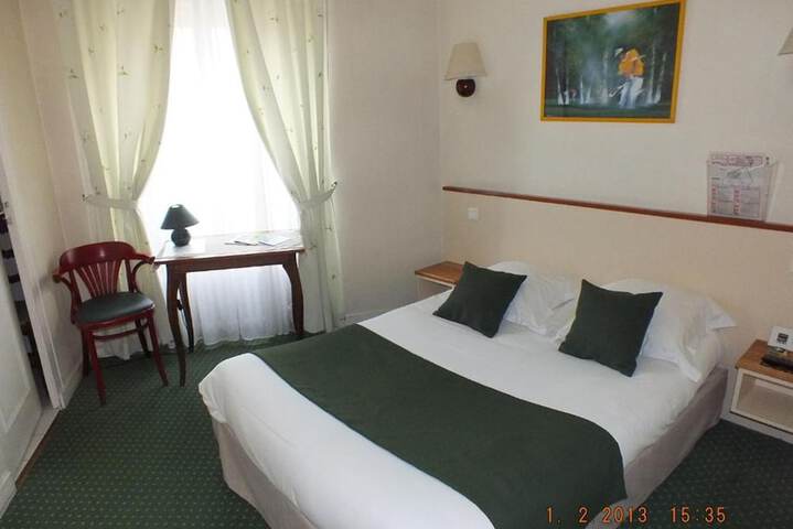 Room 10 of 32