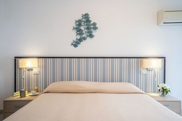 Room 12 of 84