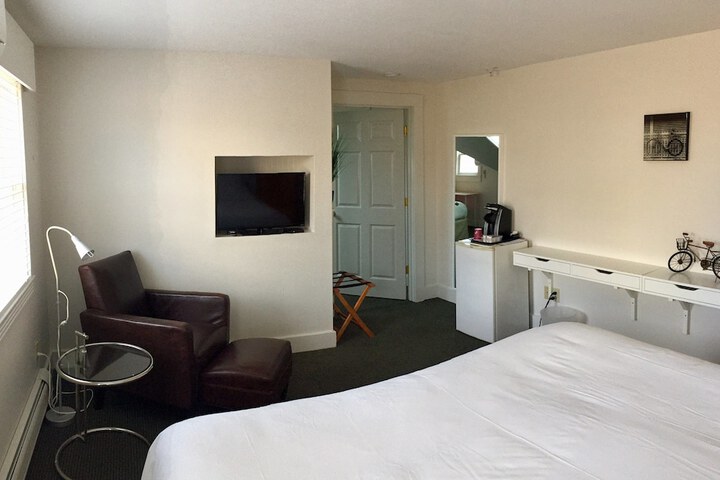Room 93 of 168