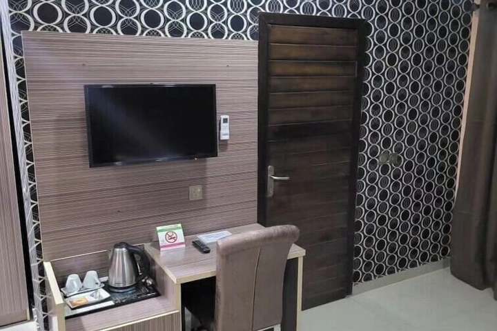 Room 7 of 35