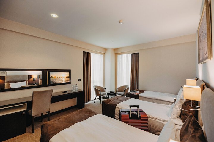 Room 93 of 342