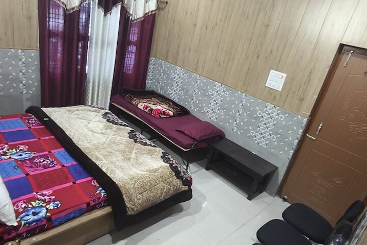 Room 5 of 13