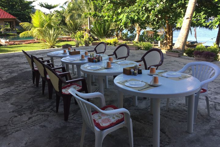 Dining 48 of 52