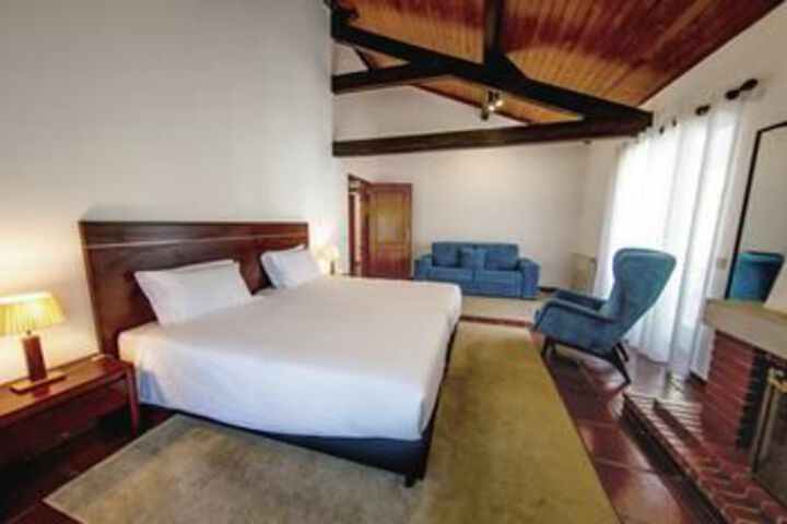 Room 32 of 73
