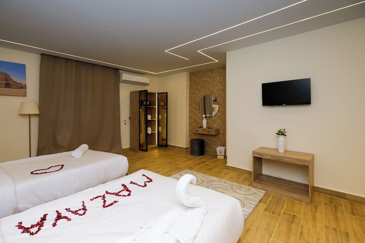 Room 6 of 177