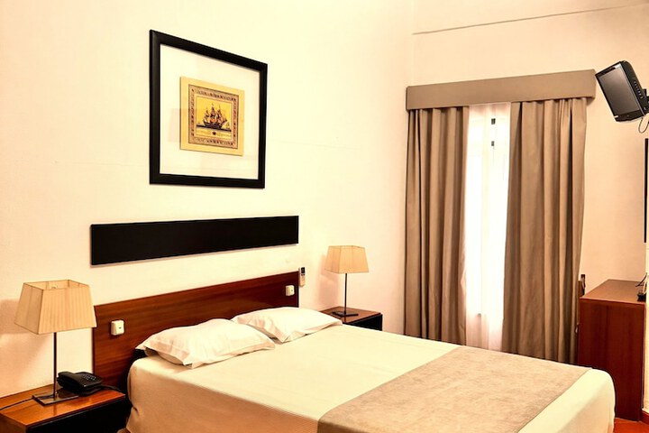 Room 3 of 28