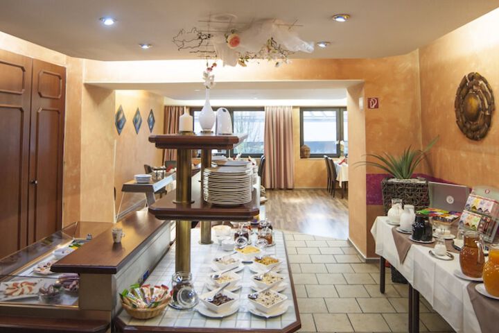 Breakfast/Coffee Service 20 of 48