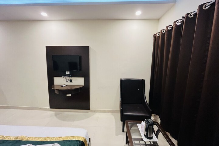 Room 43 of 61