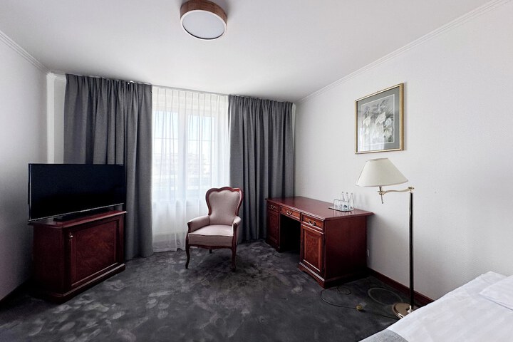 Room 34 of 108