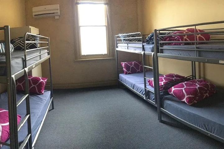 Room 4 of 17