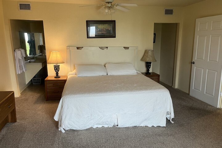 Room 3 of 28