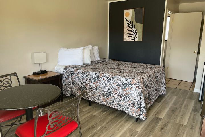 Room 5 of 10