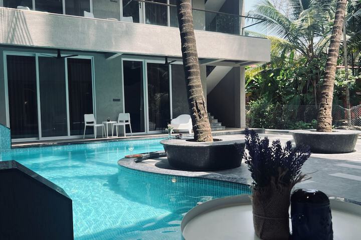 Pool 20 of 32