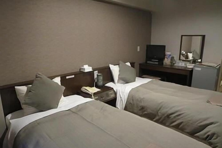 Room 6 of 33