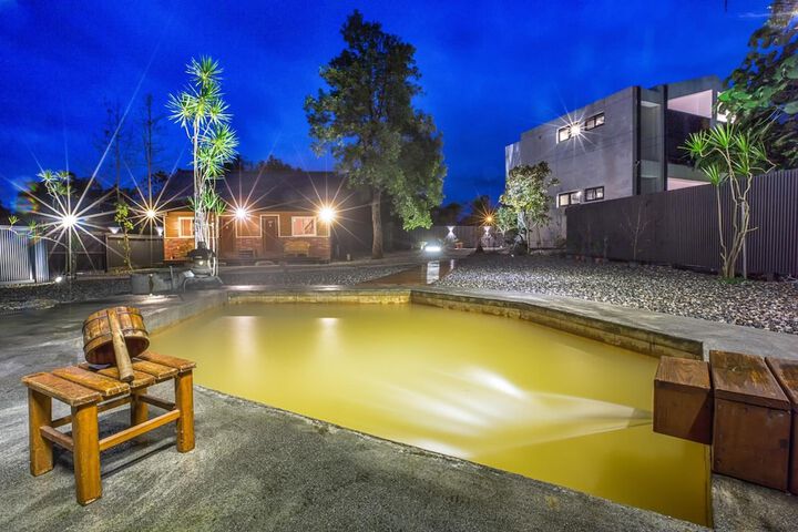 Pool 19 of 39