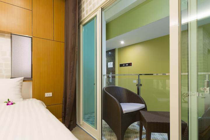 Room 20 of 97