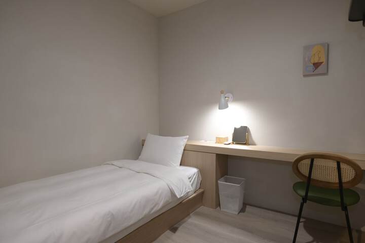 Room 11 of 32